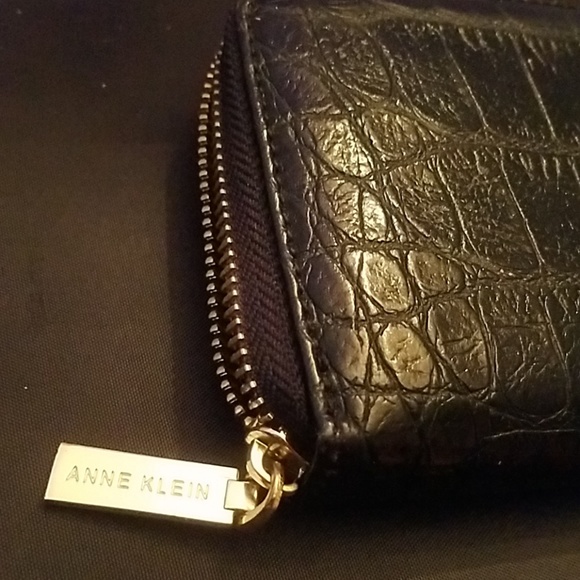084 Anne Klein leather wallet. Size Os - Picture 8 of 8